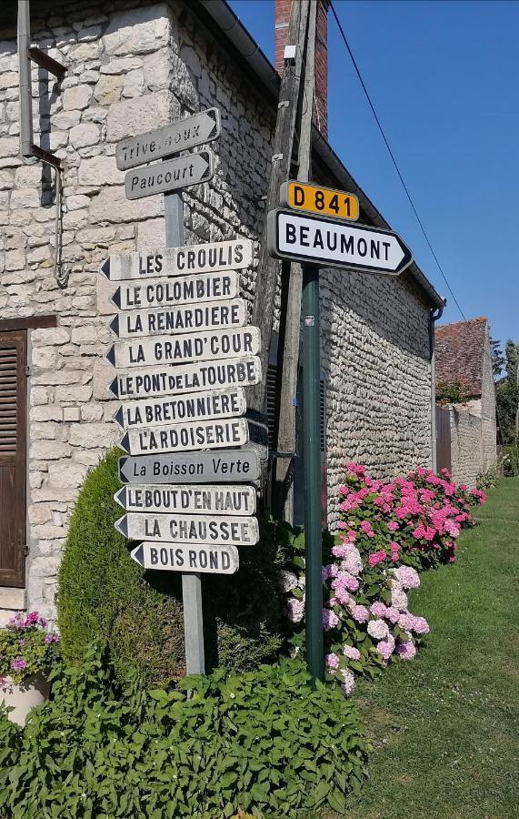 Chez Sophie Et Thibault Hotel Sceaux-du-Gatinais Buitenkant foto
